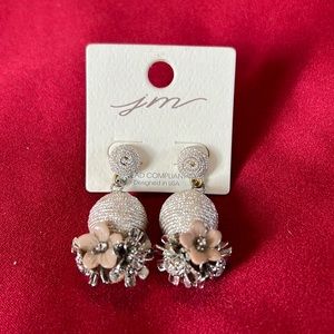 Floral accent bridal earrings NEW 1 1/2” drop, silver\platinum\taupe